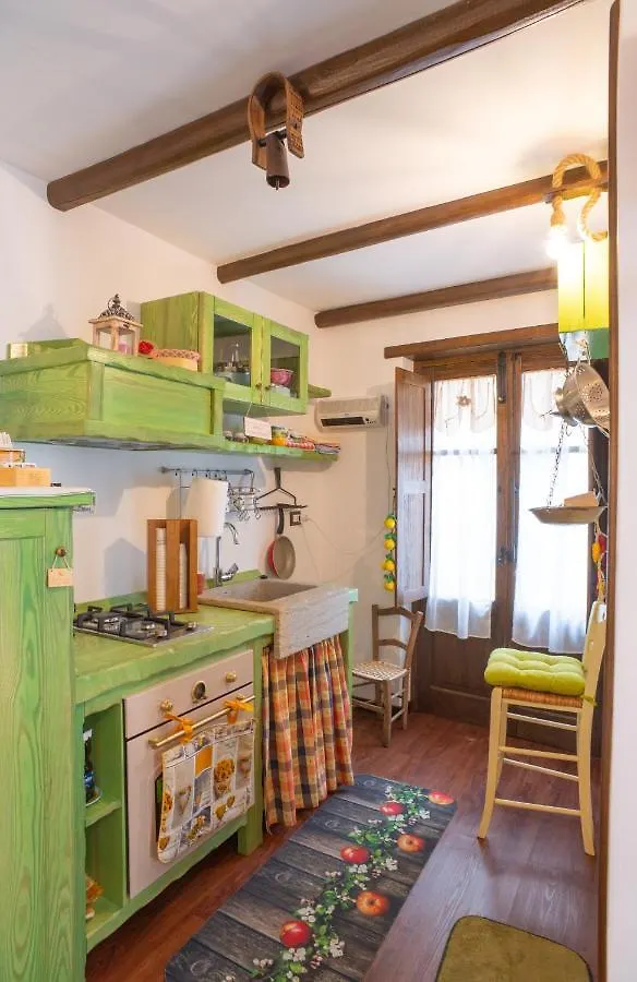 Al Castello San Piero Patti Apartment