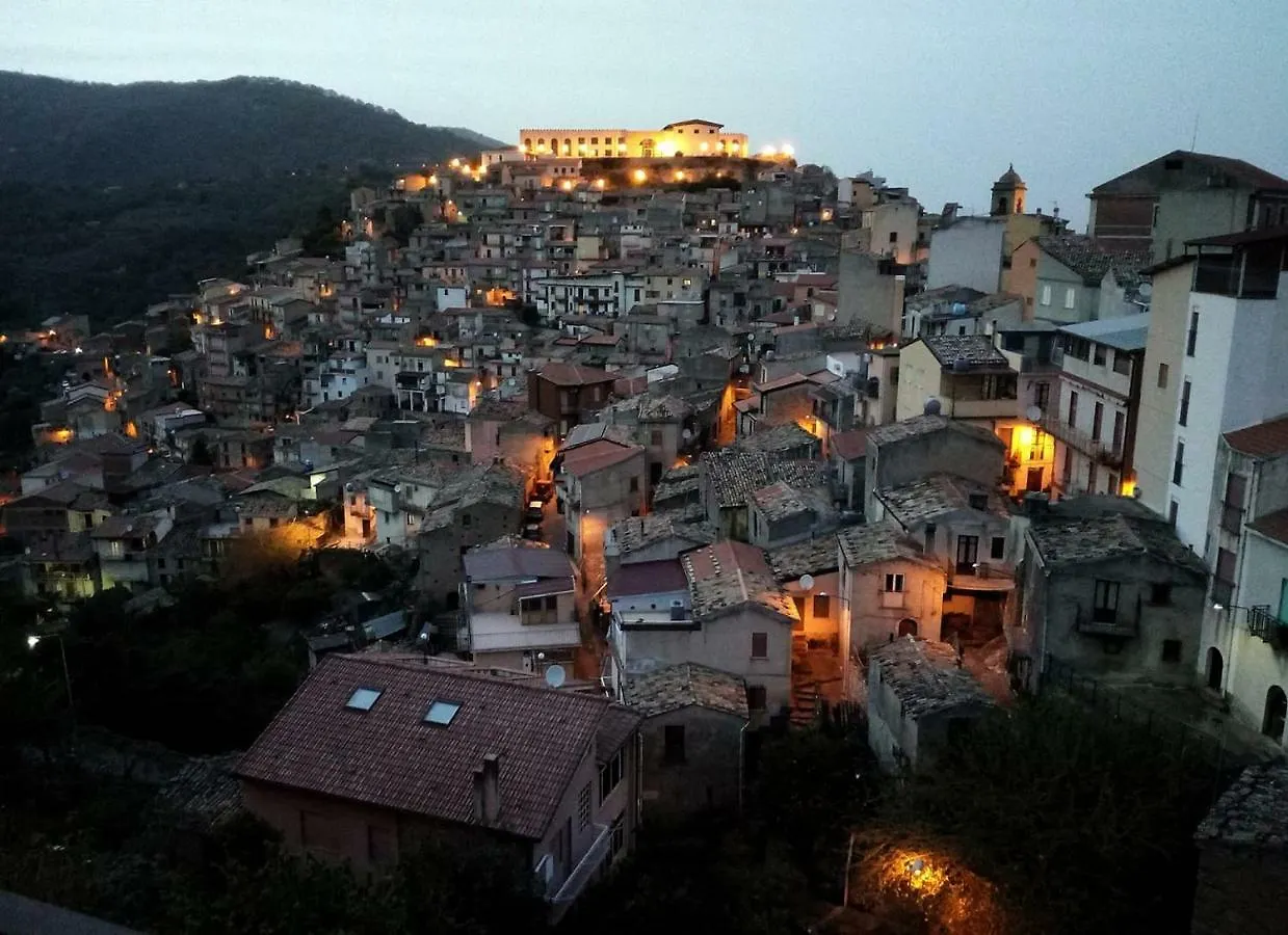 Al Castello San Piero Patti Apartment